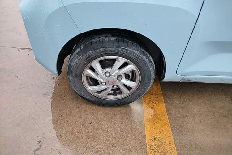 Used Wuling Hongguang MINIEV 2020 Freedom Version Lithium Iron Phosphate Left Front Wheel Hub