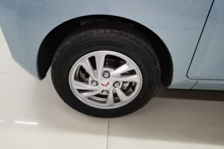 Used Wuling Hongguang MINIEV 2020 Freedom Version Lithium Iron Phosphate Left Front Wheel Hub