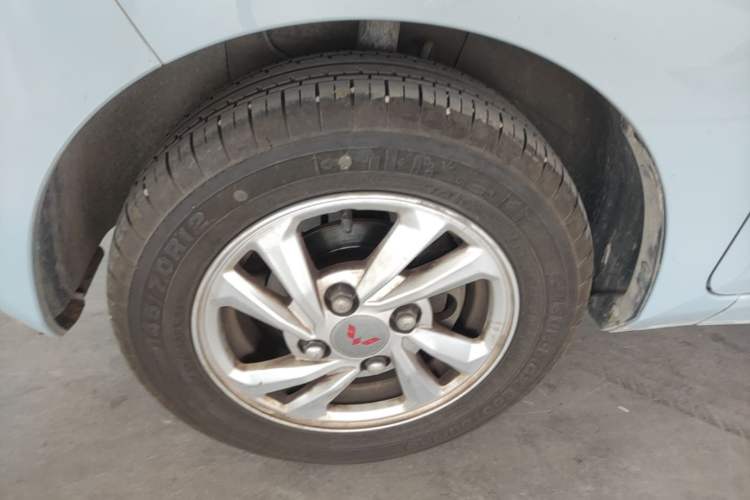 Used Wuling Hongguang MINIEV 2020 Freedom Version Lithium Iron Phosphate Left Front Wheel Hub