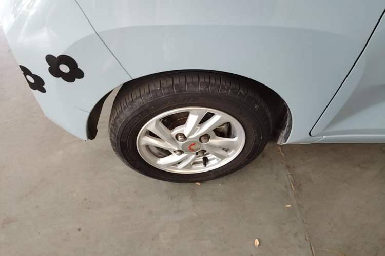 Used Wuling Hongguang MINIEV 2020 Freedom Version Lithium Iron Phosphate Left Front Wheel Hub