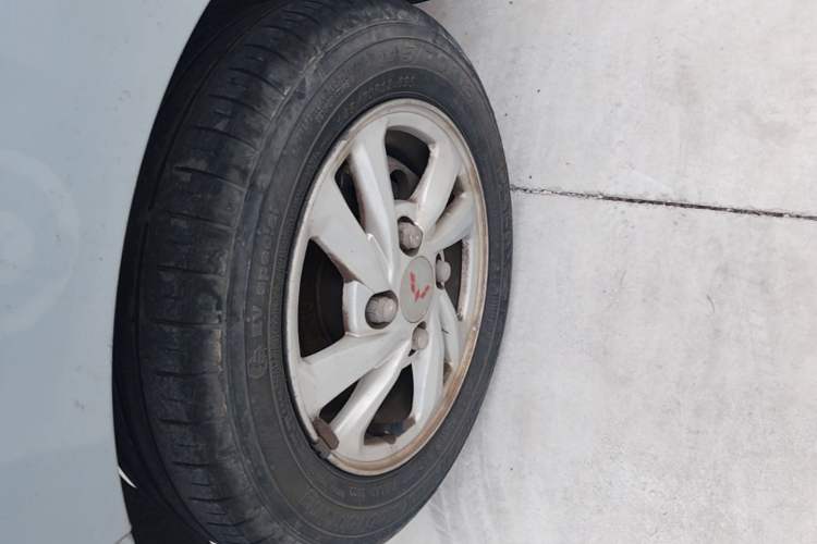 Used Wuling Hongguang MINIEV 2020 Freedom Version Lithium Iron Phosphate Left Front Wheel Hub