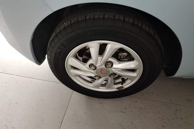 Used Wuling Hongguang MINIEV 2020 Freedom Version Lithium Iron Phosphate Left Front Wheel Hub