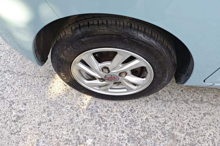 Used Wuling Hongguang MINIEV 2020 Freedom Version Lithium Iron Phosphate Left Front Wheel Hub