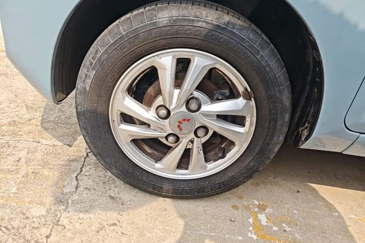 Used Wuling Hongguang MINIEV 2020 Freedom Version Lithium Iron Phosphate Left Front Wheel Hub