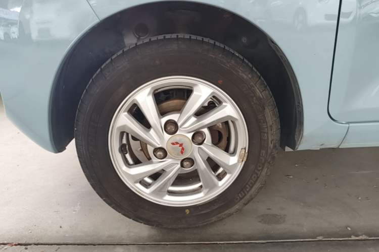 Used Wuling Hongguang MINIEV 2020 Freedom Version Lithium Iron Phosphate Left Front Wheel Hub