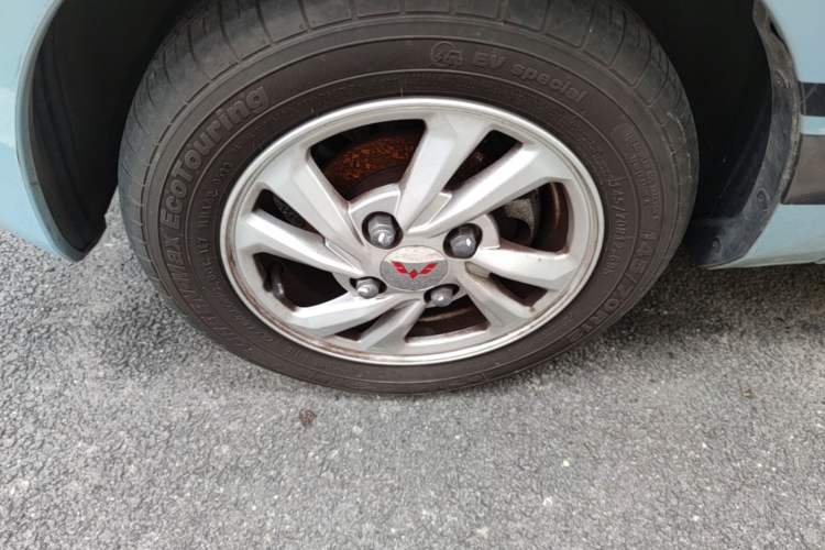 Used Wuling Hongguang MINIEV 2020 Freedom Version Lithium Iron Phosphate Left Front Wheel Hub