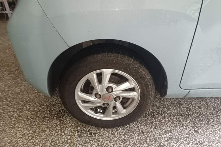 Used Wuling Hongguang MINIEV 2020 Freedom Version Lithium Iron Phosphate Left Front Wheel Hub