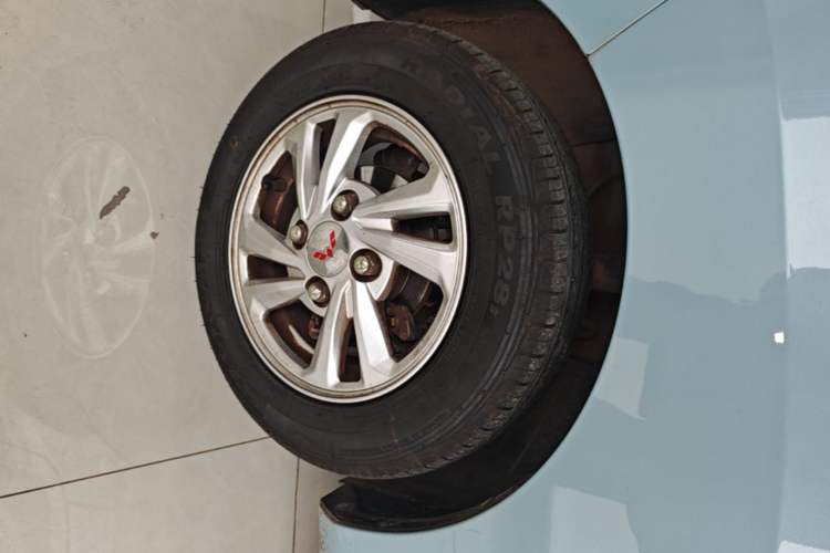 Used Wuling Hongguang MINIEV 2020 Freedom Version Lithium Iron Phosphate Left Front Wheel Hub
