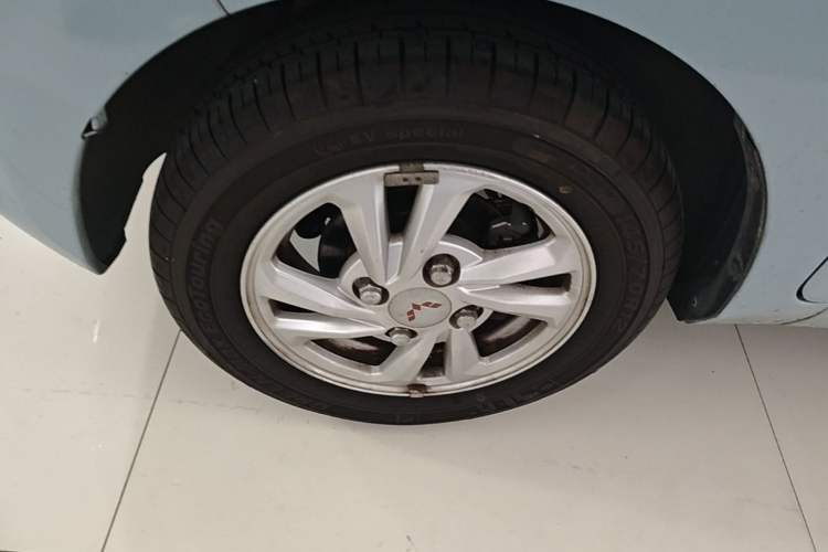 Used Wuling Hongguang MINIEV 2020 Freedom Version Lithium Iron Phosphate Left Front Wheel Hub