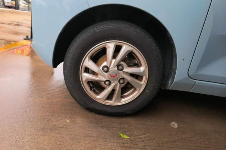 Used Wuling Hongguang MINIEV 2020 Freedom Version Lithium Iron Phosphate Left Front Wheel Hub