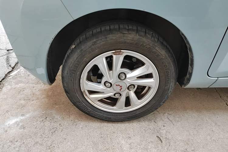 Used Wuling Hongguang MINIEV 2020 Zizai Version Lithium-NMC Left Front Wheel Hub