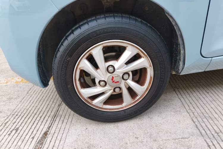 Used Wuling Hongguang MINIEV 2020 Freedom Version Lithium Iron Phosphate Left Front Wheel Hub