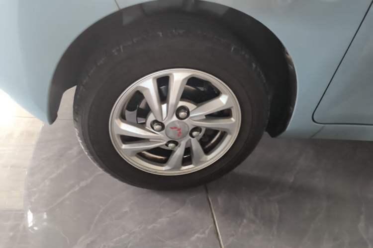 Used Wuling Hongguang MINIEV 2020 Freedom Version Lithium Iron Phosphate Left Front Wheel Hub