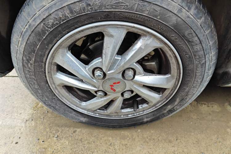 Used Wuling Hongguang MINIEV 2020 Zizai Version Lithium-NMC Left Front Wheel Hub