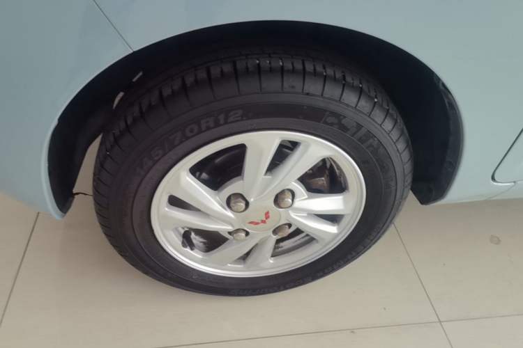Used Wuling Hongguang MINIEV 2020 Lite Version Lithium Iron Phosphate Left Front Wheel Hub