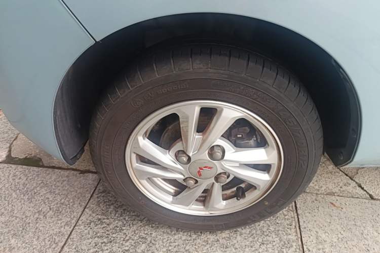Used Wuling Hongguang MINIEV 2020 Easy Version Lithium-Ion Battery Left Front Wheel Hub