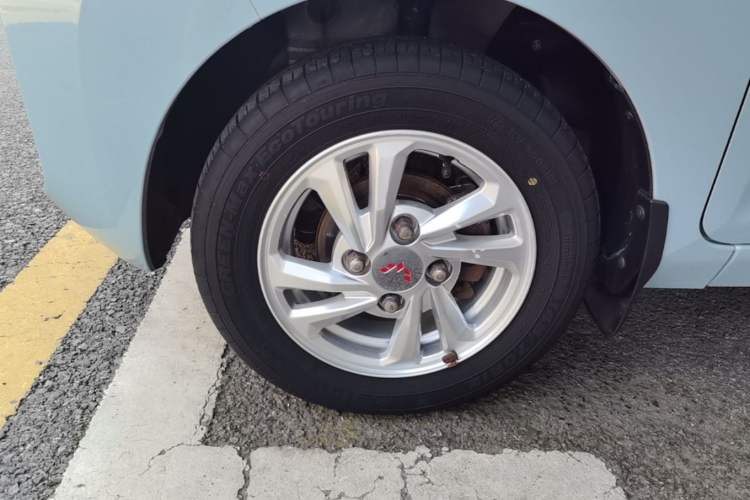 Used Wuling Hongguang MINIEV 2020 Freedom Version Lithium Iron Phosphate Left Front Wheel Hub