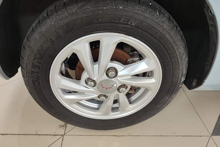 Used Wuling Hongguang MINIEV 2020 Freedom Version Lithium Iron Phosphate Left Front Wheel Hub