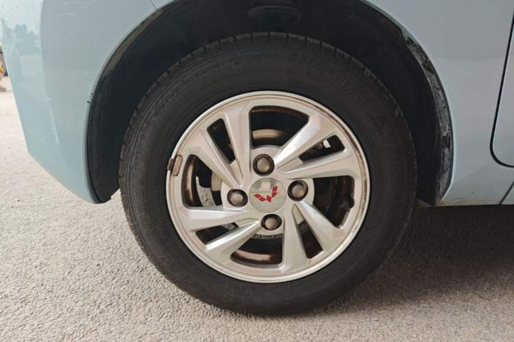 Used Wuling Hongguang MINIEV 2020 Freedom Version Lithium Iron Phosphate Left Front Wheel Hub