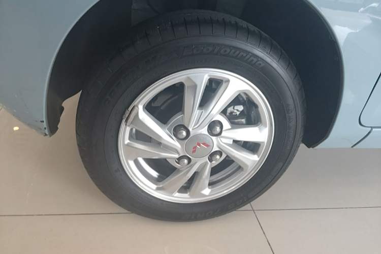Used Wuling Hongguang MINIEV 2020 Freedom Version Lithium Iron Phosphate Left Front Wheel Hub