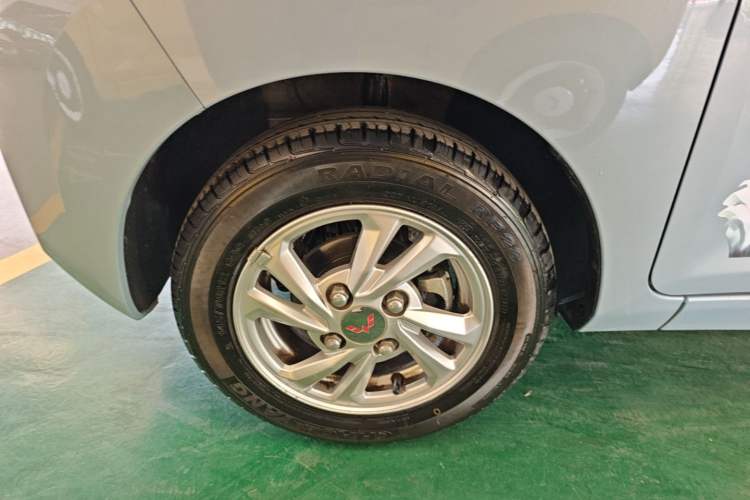 Used Wuling Hongguang MINIEV 2020 Freedom Version Lithium Iron Phosphate Left Front Wheel Hub