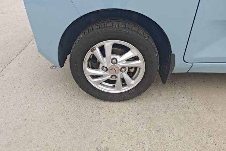 Used Wuling Hongguang MINIEV 2020 Freedom Version Lithium Iron Phosphate Left Front Wheel Hub