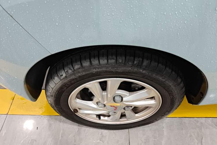 Used Wuling Hongguang MINIEV 2020 Zizai Version Lithium-NMC Left Front Wheel Hub