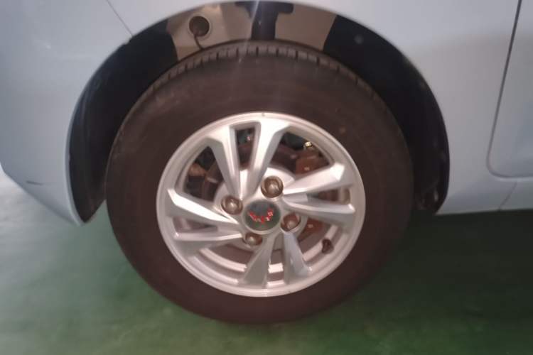 Used Wuling Hongguang MINIEV 2020 Freedom Version Lithium Iron Phosphate Left Front Wheel Hub