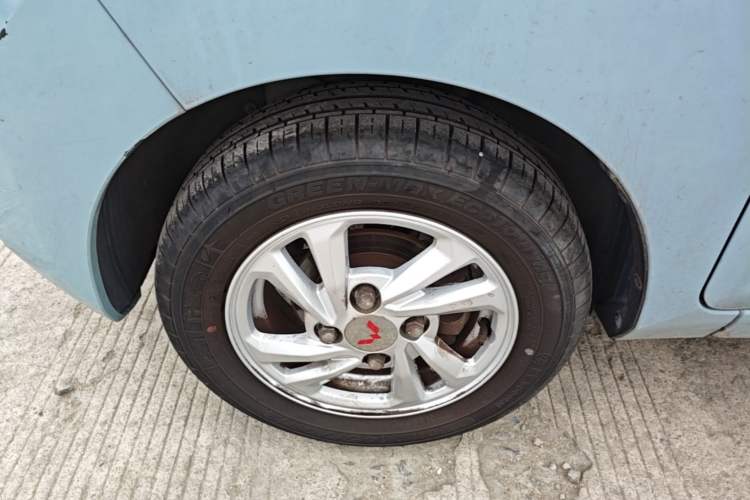 Used Wuling Hongguang MINIEV 2020 Freedom Version Lithium Iron Phosphate Left Front Wheel Hub
