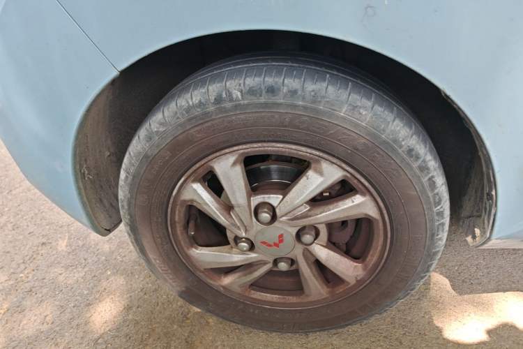 Used Wuling Hongguang MINIEV 2020 Freedom Version Lithium Iron Phosphate Left Front Wheel Hub