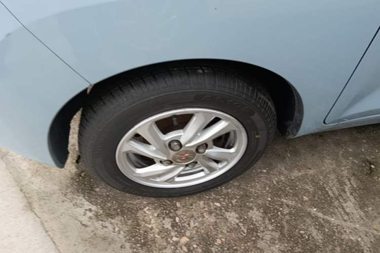 Used Wuling Hongguang MINIEV 2020 Freedom Version Lithium Iron Phosphate Left Front Wheel Hub