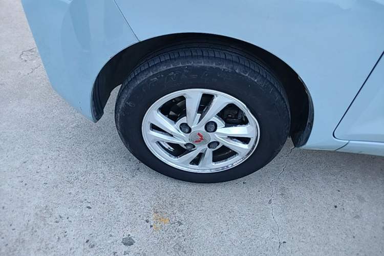 Used Wuling Hongguang MINIEV 2020 Freedom Version Lithium Iron Phosphate Left Front Wheel Hub