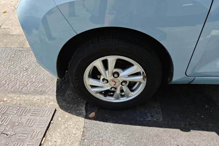 Used Wuling Hongguang MINIEV 2020 Freedom Version Lithium Iron Phosphate Left Front Wheel Hub