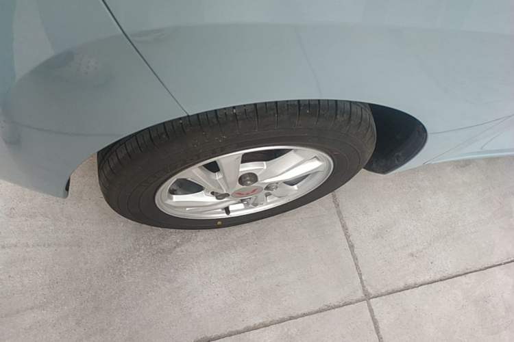 Used Wuling Hongguang MINIEV 2020 Lite Version Lithium Iron Phosphate Left Front Wheel Hub