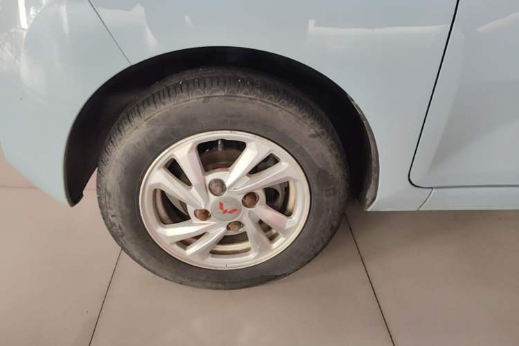 Used Wuling Hongguang MINIEV 2020 Freedom Version Lithium Iron Phosphate Left Front Wheel Hub