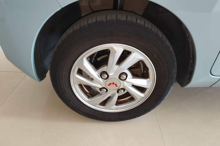 Used Wuling Hongguang MINIEV 2020 Freedom Version Lithium Iron Phosphate Left Front Wheel Hub