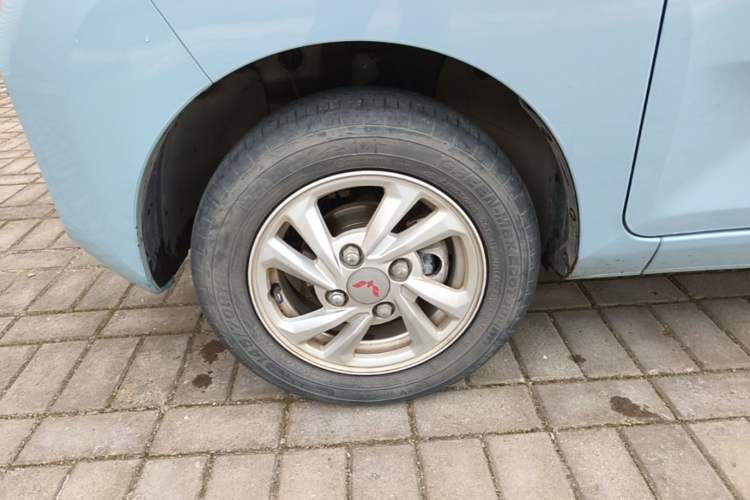Used Wuling Hongguang MINIEV 2020 Freedom Version Lithium Iron Phosphate Left Front Wheel Hub