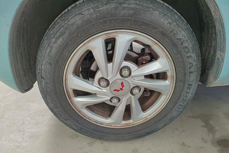 Used Wuling Hongguang MINIEV 2020 Freedom Version Lithium Iron Phosphate Left Front Wheel Hub