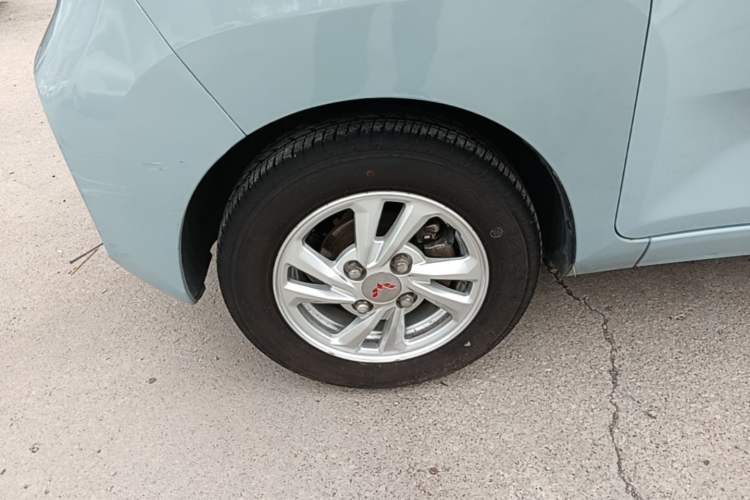 Used Wuling Hongguang MINIEV 2020 Freedom Version Lithium Iron Phosphate Left Front Wheel Hub