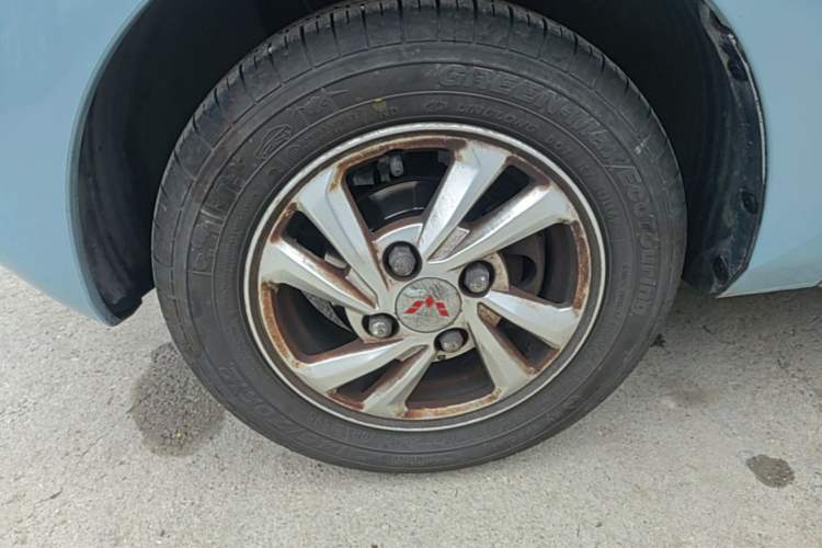 Used Wuling Hongguang MINIEV 2020 Freedom Version Lithium Iron Phosphate Left Front Wheel Hub