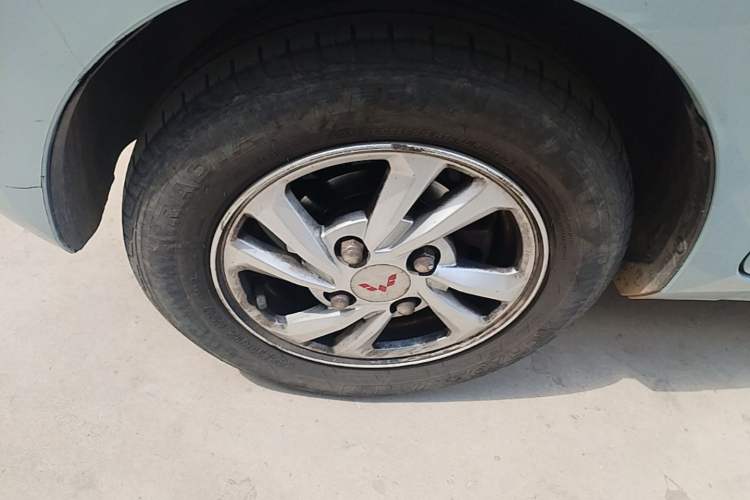 Used Wuling Hongguang MINIEV 2020 Zizai Version Lithium-NMC Left Front Wheel Hub