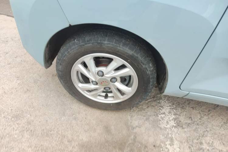 Used Wuling Hongguang MINIEV 2020 Zizai Version Lithium-NMC Left Front Wheel Hub