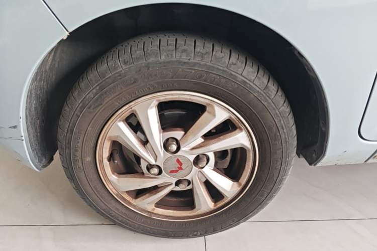 Used Wuling Hongguang MINIEV 2020 Lite Version Lithium Iron Phosphate Left Front Wheel Hub