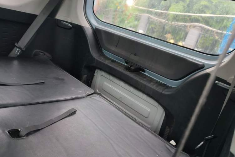 Used Wuling Hongguang MINIEV 2020 Enjoyment Model Lithium Iron Phosphate Left Rear Seat