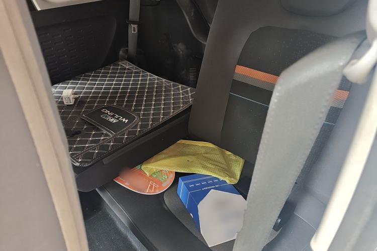 Used Wuling Hongguang MINIEV 2020 Enjoyment Model Lithium Iron Phosphate Left Rear Seat