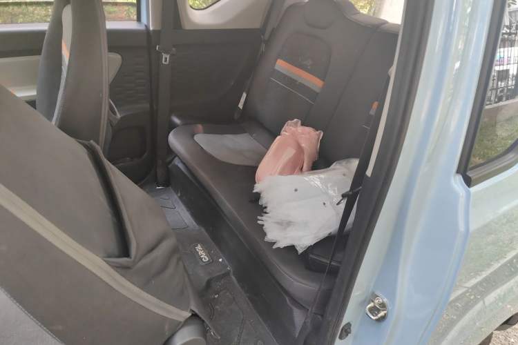 Used Wuling Hongguang MINIEV 2020 Enjoyment Model Lithium Iron Phosphate Left Rear Seat