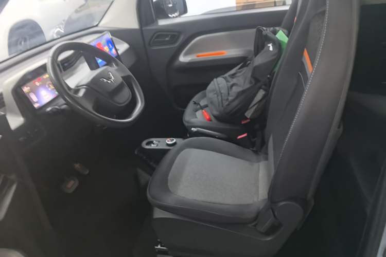 Used Wuling Hongguang MINIEV 2020 Enjoyment Model Lithium Iron Phosphate Left Rear Seat