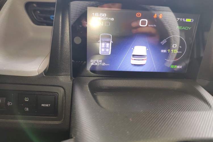 Used Wuling Hongguang MINIEV 2020 Enjoyment Model Lithium Iron Phosphate Odometer Close Up