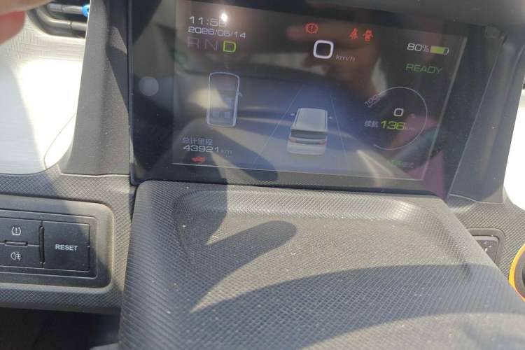 Used Wuling Hongguang MINIEV 2020 Enjoyment Model Lithium Iron Phosphate Odometer Close Up