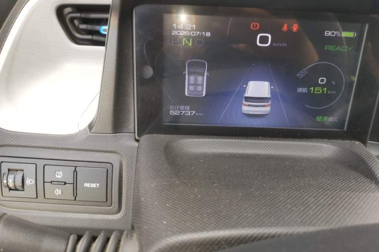 Used Wuling Hongguang MINIEV 2020 Enjoyment Model Lithium Iron Phosphate Odometer Close Up
